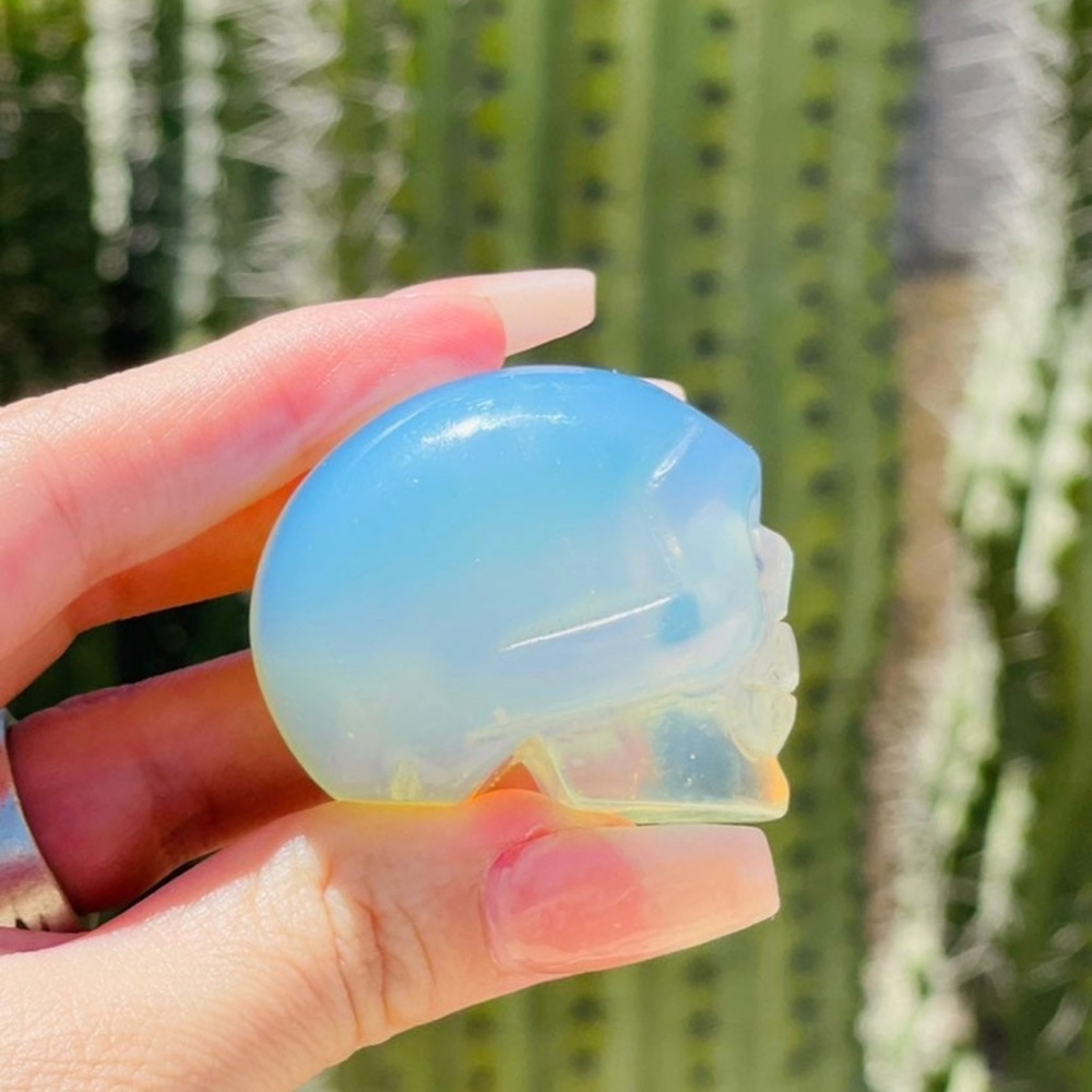 Opalite skull - Picture 2 of 5